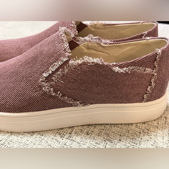 Lucky Brand Women’s Slip-On Sneakers. Size 8. NWOT - Picture 5 of 10